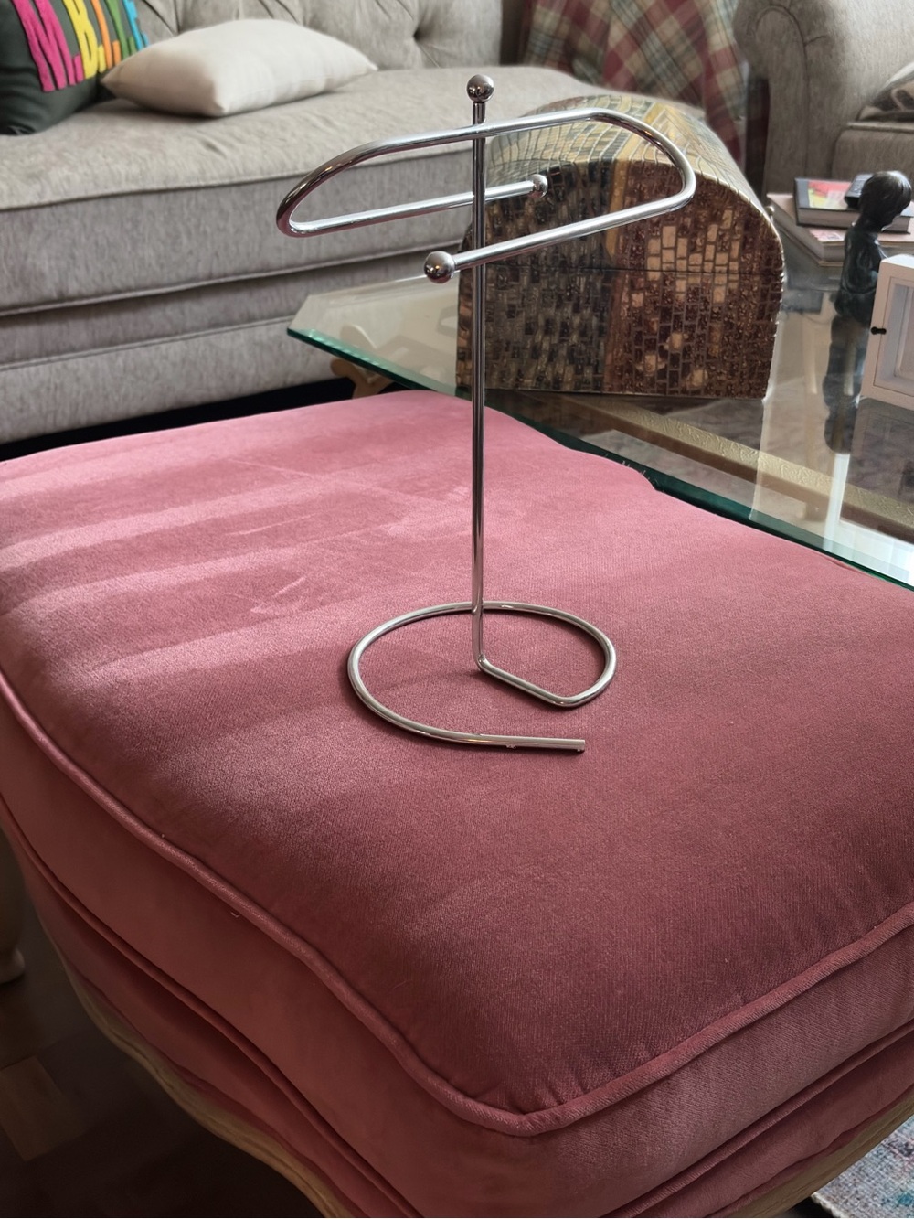 Hand Towel Display Stand in Silver - Unbranded